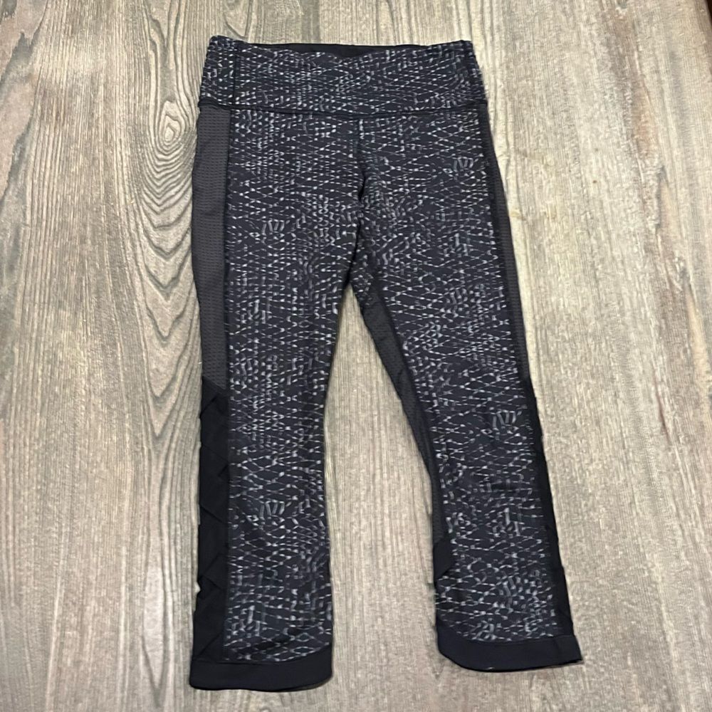Lululemon Var-City Crop Leggings Mid-Rise Samba Snake Battleship Black Size 6